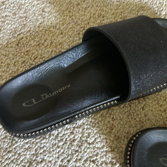 EUC CL By LAUNDRY Black Slip On Size 8 - Picture 5 of 5